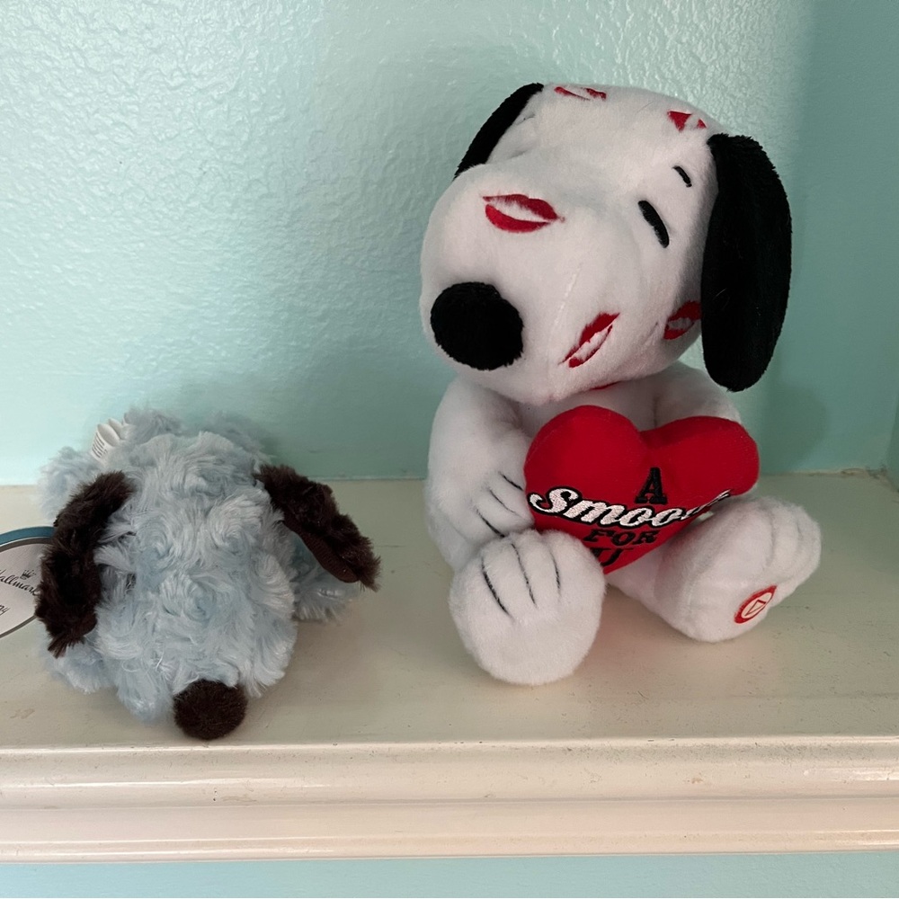 Hallmark Snoopy lot of 2 Valentines
